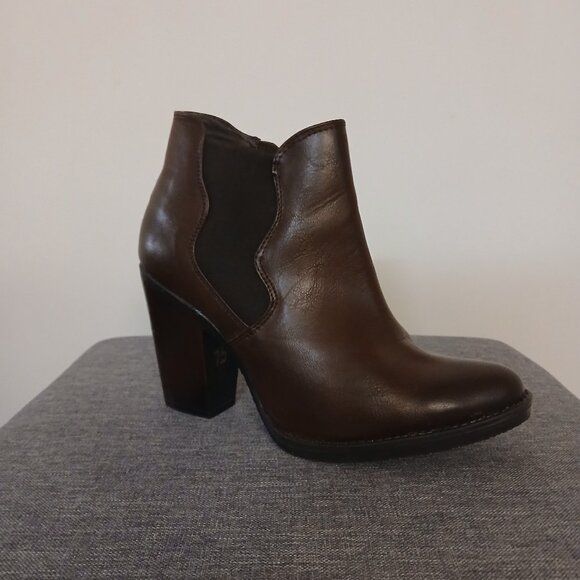 Boots & Jeans - Picture 1 of 5